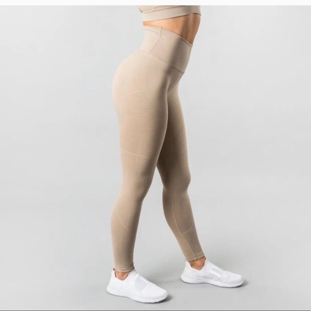 Alphalete Revival Leggings in Tampa
